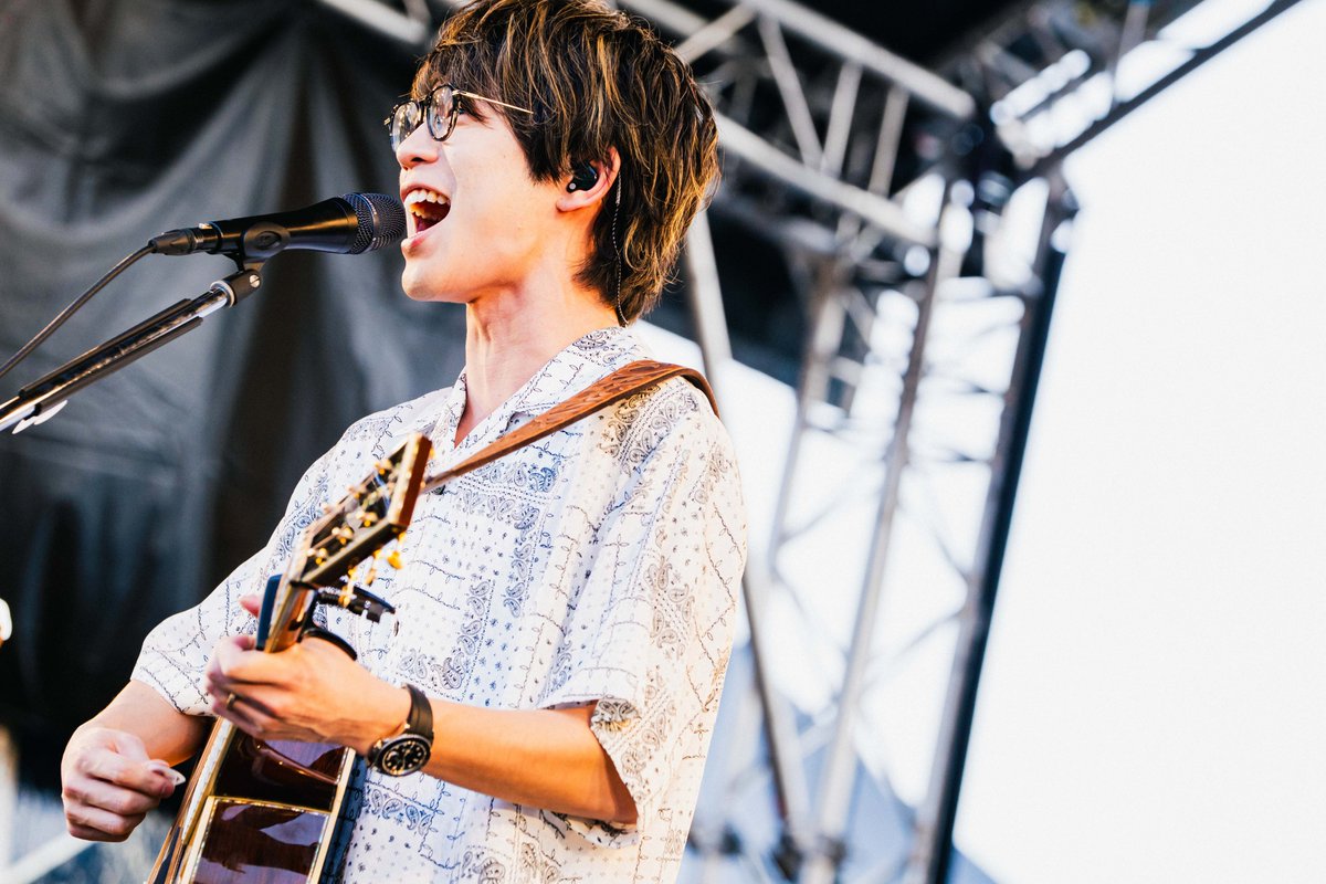 playbackfes's tweet image. --------------------------
   川崎鷹也
--------------------------
夕暮れ時のやわらかな風と歌声が、ぴたりと重なった時間🌙
優しさと力強さが同居するステージに、思わず聴き入ってしまいました🎸

@kawasaki_takaya @kawasaki_staff
#川崎鷹也 #playbackfes #PBF #舞鶴プレイバックフェス #舞鶴…