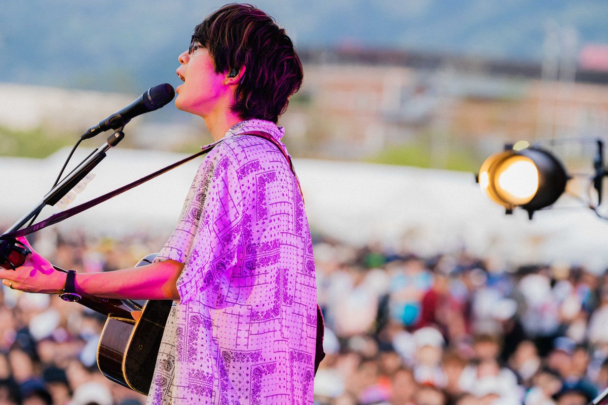 playbackfes's tweet image. --------------------------
   川崎鷹也
--------------------------
夕暮れ時のやわらかな風と歌声が、ぴたりと重なった時間🌙
優しさと力強さが同居するステージに、思わず聴き入ってしまいました🎸

@kawasaki_takaya @kawasaki_staff
#川崎鷹也 #playbackfes #PBF #舞鶴プレイバックフェス #舞鶴…