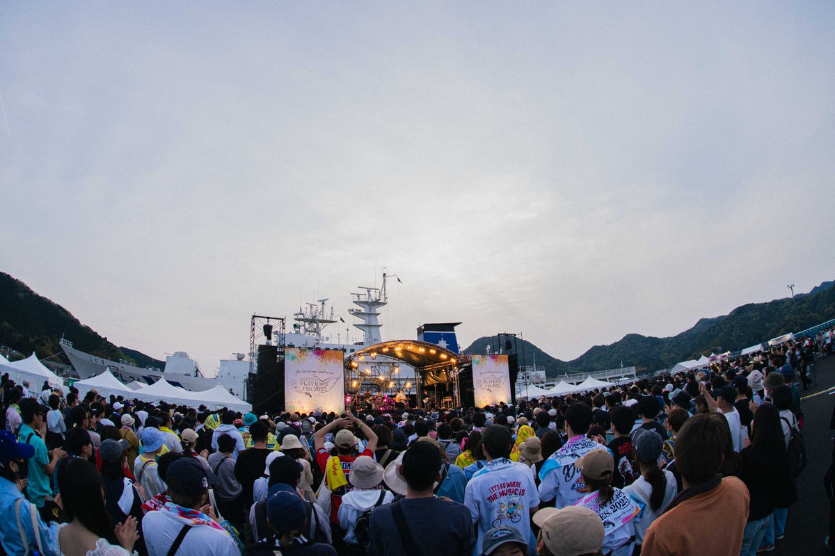 playbackfes's tweet image. --------------------------
   川崎鷹也
--------------------------
夕暮れ時のやわらかな風と歌声が、ぴたりと重なった時間🌙
優しさと力強さが同居するステージに、思わず聴き入ってしまいました🎸

@kawasaki_takaya @kawasaki_staff
#川崎鷹也 #playbackfes #PBF #舞鶴プレイバックフェス #舞鶴…