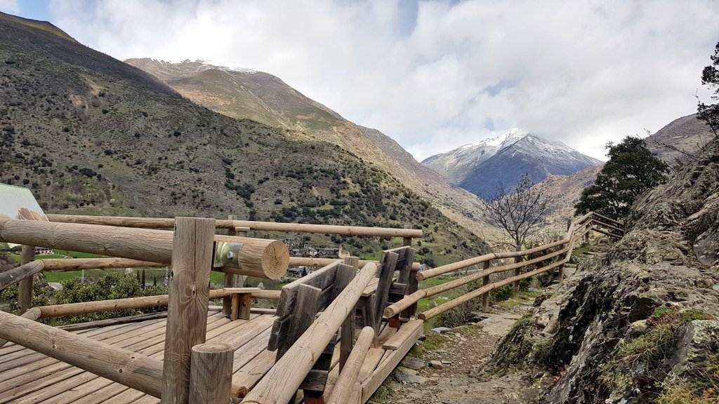 neowiffi's tweet photo. Enamorada de les vistes desde el Mirador Gorges del riu Ladorre 🔝💚💙💚🌱🌿🌱😍 #Arros #ValldeCardos #PicdelCaubo @visitpallars @AmicsPirineu @pnaltpirineu https://t.co/tF57QRFuRQ
