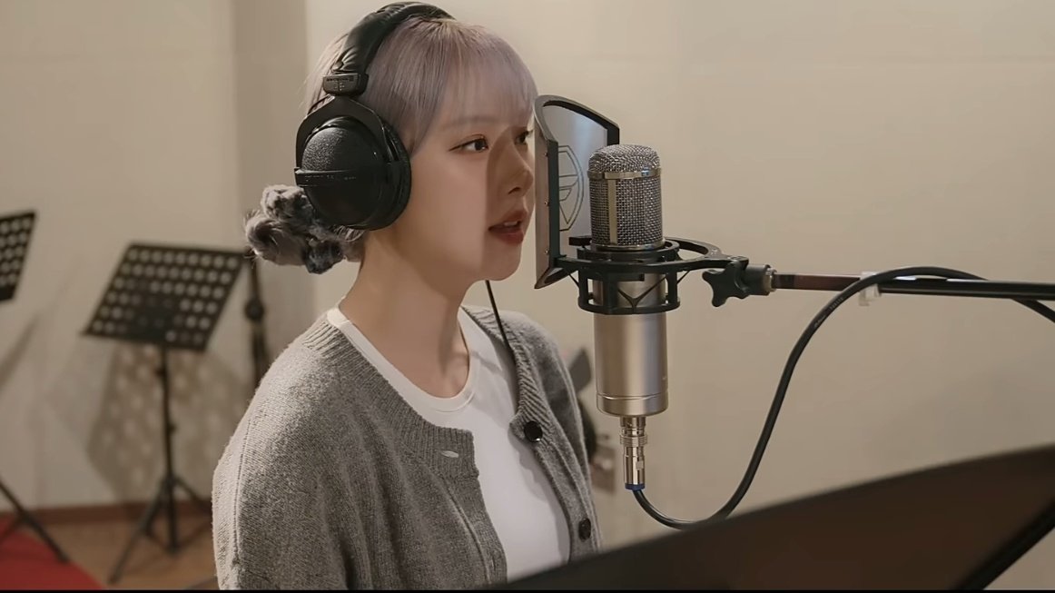 eunhasbeloved's tweet photo. maybe it's not the right time to say this but thank you to eunhea for being a really good hearted and wonderful person... for lovingly participating in this song made for her even though she is not as close to moonbin as umji and sinb...

#EUNHA #은하 #비비지 #VIVIZ #여자친구 https://t.co/FdI5qA2ZS6