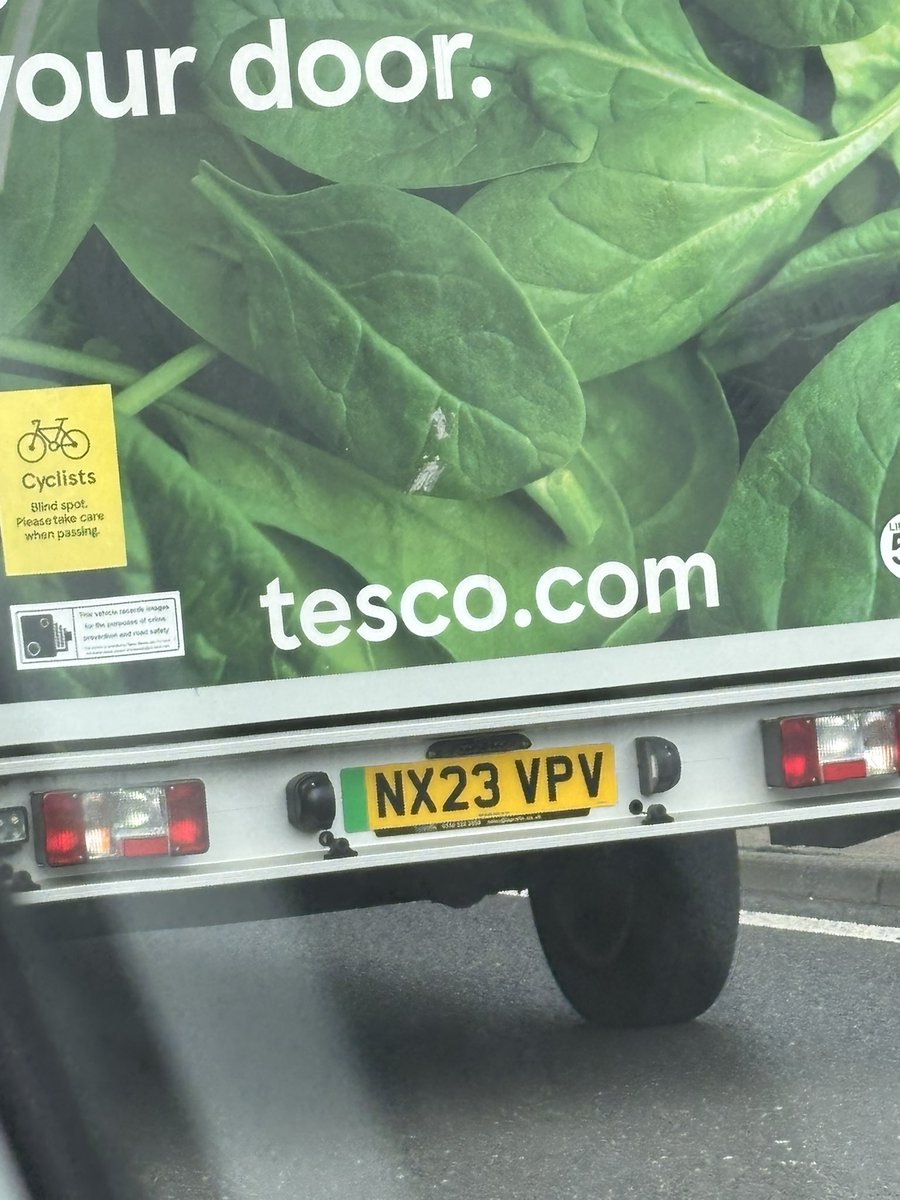 SBain07's tweet photo. @Tesco can you tell whoever is driving this van 5 minutes ago, to not tail gate! Almost in my boot multiple times on a part way! (Photo taken from backseat passenger). https://t.co/o0jBJRuS7B
