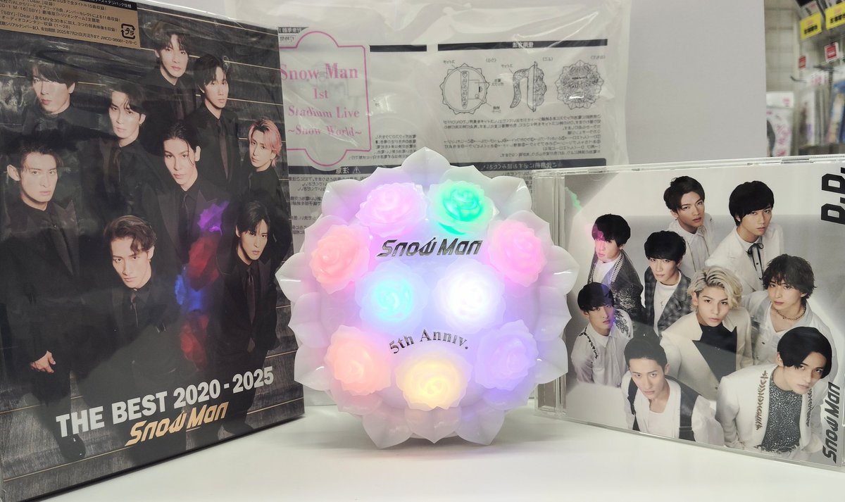 📢´-入荷情報☃️】 #SnowMan スタジアムライブのグッズ うちわやチラ