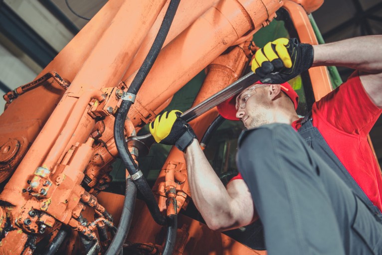 TexasEquipRe's tweet photo. Get your heavy equipment back to work with expert on-site repair services in Mullin, Texas. Our friendly, skilled technicians provide fast and reliable solutions to minimize downtime. We're here to help keep your machinery running smoothly. Learn more: https://t.co/CLWPMMG2qn https://t.co/ZLDtekJVJ9