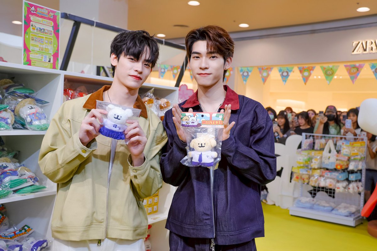 centralwOrld's tweet photo. น่ารักไปหมดเลยจ้า
TEETEEPOR WITH MALTESE WORLD
#MalteseWorldxTeeTeePor
#MalteseWorldTourTH
#MalteseWorld #Twnpich #PorSuppakarn
#centralwOrld https://t.co/39c0VwZTsP