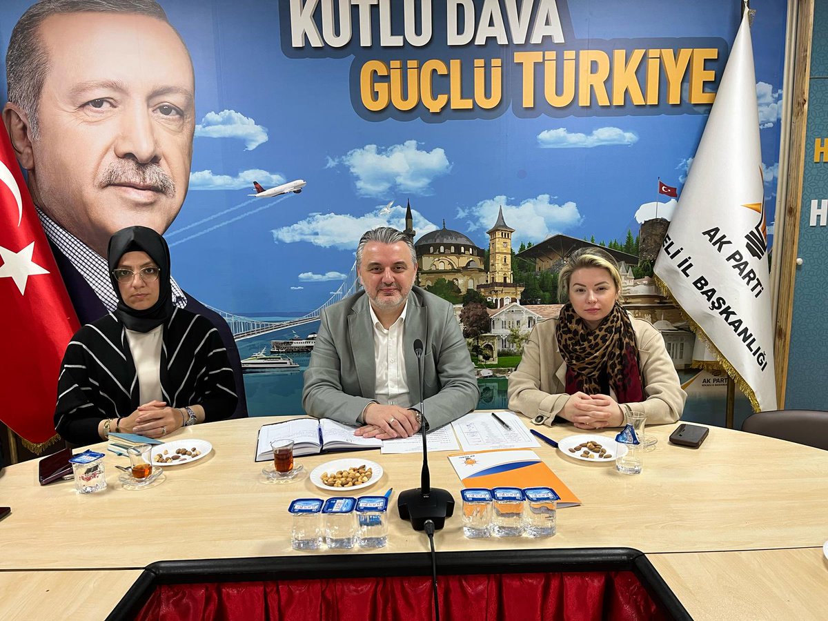 Akpardaricailce's tweet photo. Ak Parti Kocaeli İl Başkan Yardımcımız Tanıtım Medya Başkanımız Murat Ergelen başkanlığında Tanıtım Medya Birim Başkanımız Mesut Uzunkala'nın katılımıyla istişare toplantımız icra edilmiştir.

#akparti #erdoğan #darıca #kocaeli #köksalşakar #akdarıca #akkocaeli https://t.co/OAB0n0BiQF