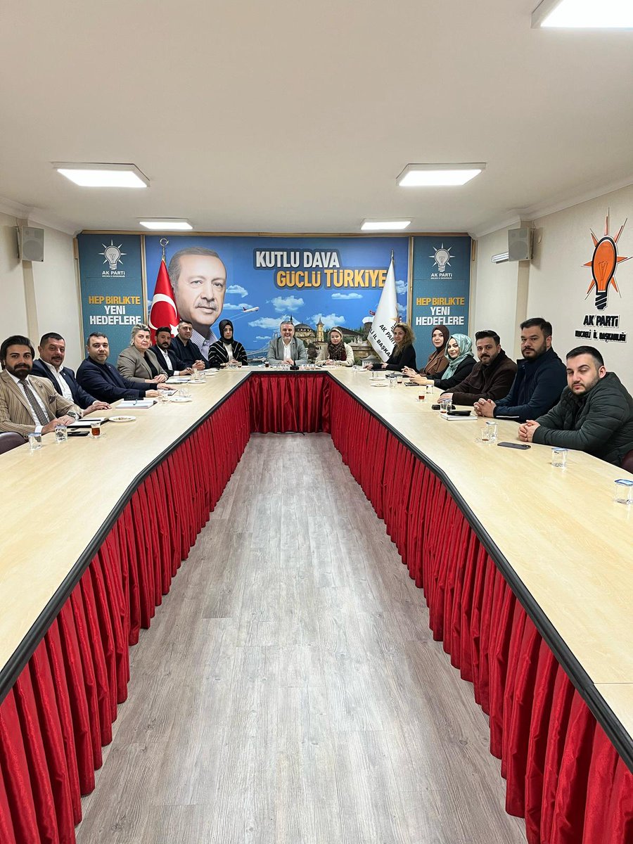 Ak Parti Kocaeli İl Başkan Yardımcımız Tanıtım Medya Başkanımız Murat Ergelen başkanlığında Tanıtım Medya Birim Başkanımız Mesut Uzunkala'nın katılımıyla istişare toplantımız icra edilmiştir.

#akparti #erdoğan #darıca #kocaeli #köksalşakar #akdarıca #akkocaeli
