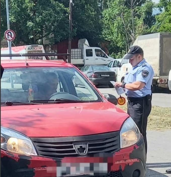 ДОПИСНИЦИТЕ НА ДЕКО ОД ПС КОЧАНИ

 САШО СТОИЛОВ од ПС Кочани во моментот на несреќата во кочанската дискотека/штала ,,Пулс,, е заменик командир во оваа полициската станица. ОДознавам од мој извор дека тој дојавувал службени информации на газди на кафеани и кафичи, па е фатен во