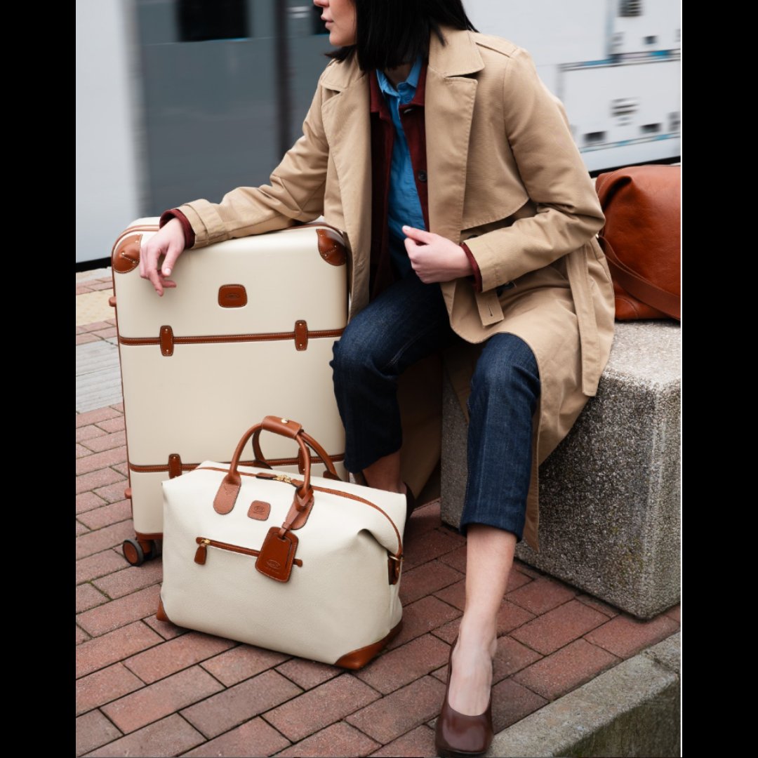 valisesgrimard's tweet image. Le duo chic qu’il vous faut.
🧳 Valise Bric’s Milano, modèle Bellagio + sac de voyage assorti Bellagio = style assuré, dès le départ.
#bricsmilano #VoyageAvecStyle #LookDeJetSet #JPGrimard #BagagesDeLuxe

jpgrimard.com/fr/product/sea…
---