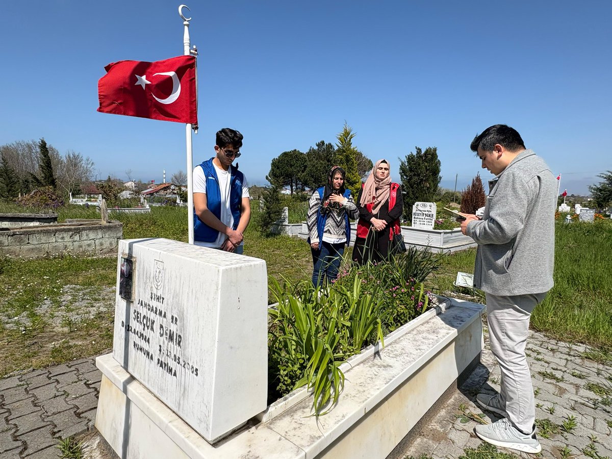 GSB_AlacamGM's tweet photo. Vatan toprağını canı pahasına koruyan aziz şehitlerimizi #ŞehitlerHaftası’nda bir kez daha rahmet, minnet ve saygıyla anıyoruz.🇹🇷🇹🇷🇹🇷

#GSBGM #alacamgm 

@OA_BAK @gencliksporbak @GSBgenclik https://t.co/VDABBND2SS