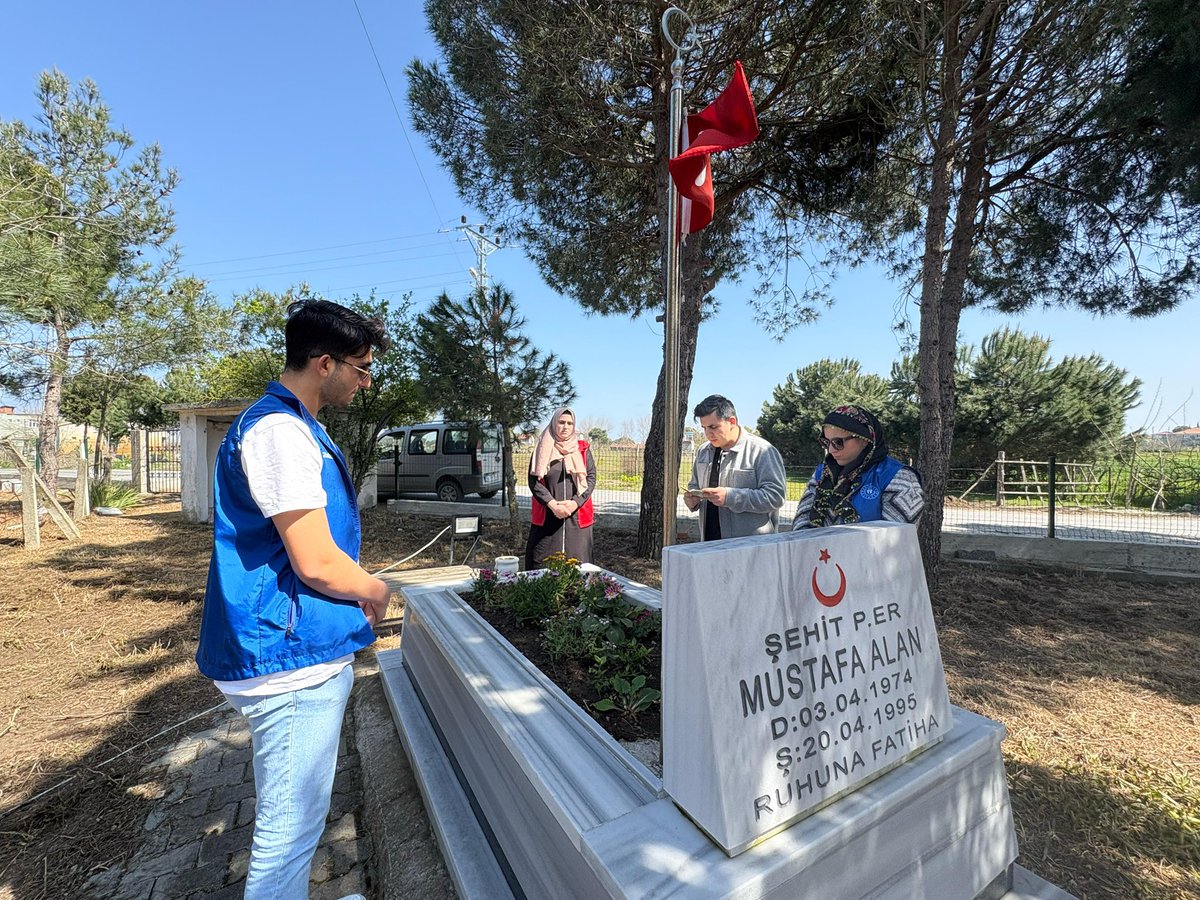 Vatan toprağını canı pahasına koruyan aziz şehitlerimizi #ŞehitlerHaftası’nda bir kez daha rahmet, minnet ve saygıyla anıyoruz.🇹🇷🇹🇷🇹🇷

#GSBGM #alacamgm 

<a href="/OA_BAK/">Dr. Osman Aşkın Bak</a> <a href="/gencliksporbak/">Gençlik ve Spor Bakanlığı 🇹🇷</a> <a href="/GSBgenclik/">Gençlik Hizmetleri</a>