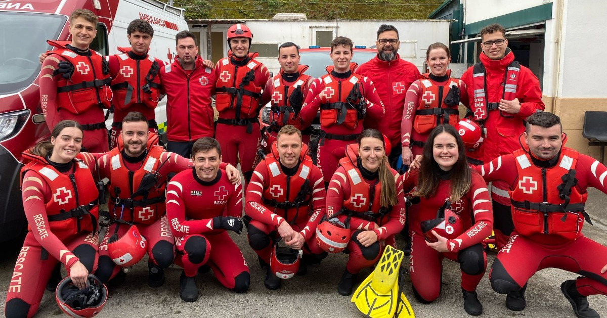 [#CruzRojaEnElMar]
Hoy, en Bermeo, integrantes de las 3 bases de Mar en Bizkaia (Arriluce, Bermeo y Ondarroa) están realizando una formación de reciclaje para perfeccionar y consolidar conocimientos.