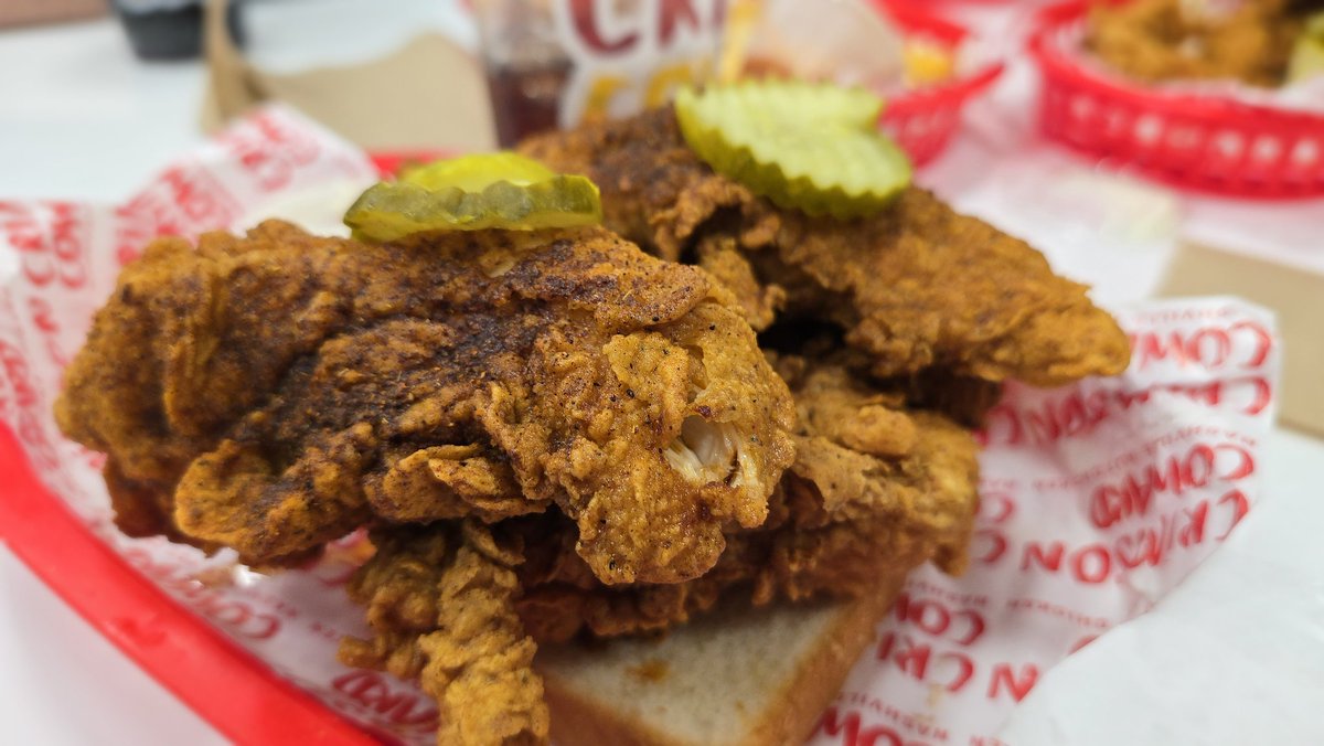 notzerosam's tweet photo. #SakuraCon2025 

A photo/food thread 🧵

1) Flight to Seattle 
2) Ultra spicy Chicken Coward
3) Seattle apartment view
4) Shibaaaaaa https://t.co/8lbrWLbO5Z