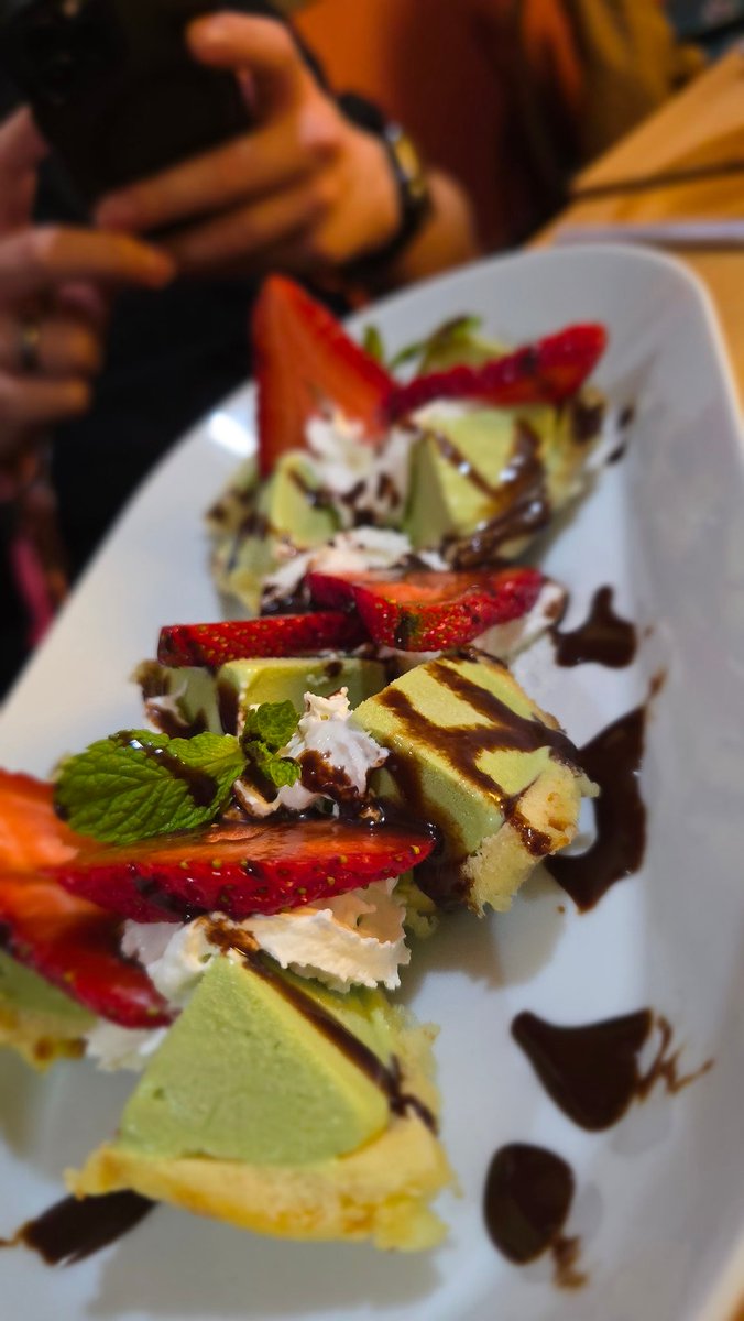 notzerosam's tweet photo. 1) Large Sashimi Platter
2) Green Tea Tiramisu
3) Lava Cake + Matcha Ice cream
4) Green Tea Mochi https://t.co/ICr6zVc2Iv