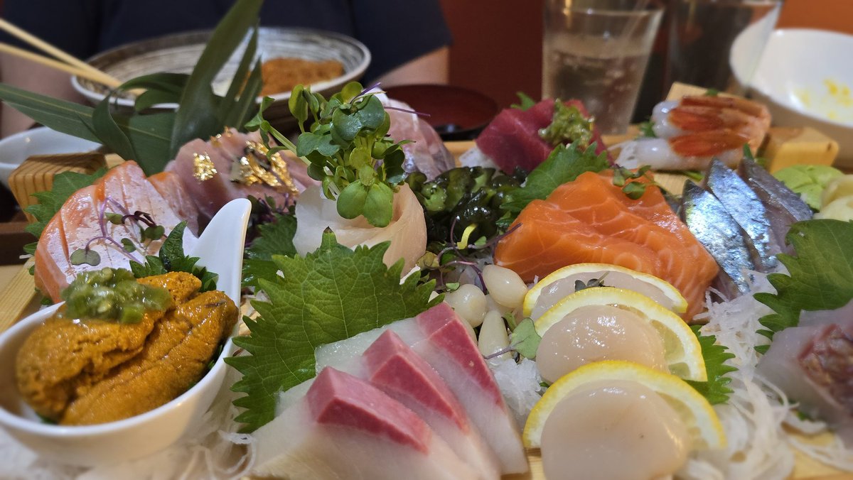 notzerosam's tweet photo. 1) Large Sashimi Platter
2) Green Tea Tiramisu
3) Lava Cake + Matcha Ice cream
4) Green Tea Mochi https://t.co/ICr6zVc2Iv