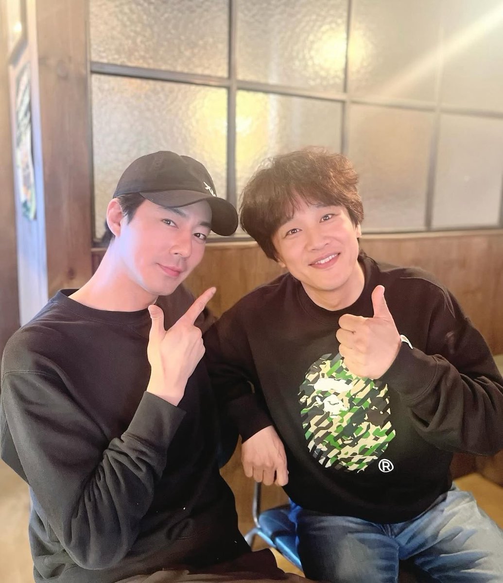 nUKiOz's tweet photo. คุณ #โจอินซอง | หลังประกาศเปิดต้นสังกัดใหม่ร่วมกับรุ่นพี่และเพื่อนที่สนิทกันเกิน 20 ปีคุณ #ชาแทฮยอน อย่างเป็นทางการไปแล้ว ล่าสุดโพสต์รูปคู่กันในไอจีส่วนตัวพร้อมอคปชั่นสั้น ๆ ว่า
’เบสแคมป์ (ชื่อบริษัท) … ขอบคุณครับ ‘
© IG : zoinsung_official https://t.co/meMTLf8toj