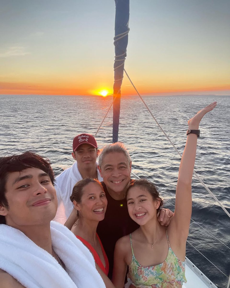 DonBelleOFC's tweet photo. IG | @donnypangilinan spotted on @.mommymaricel post with Sir Anothony, Benj and Solana! 

#DonnyPangilinan https://t.co/jv3WBQWZ5q