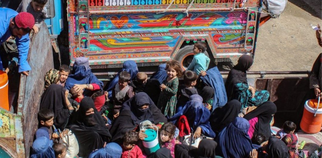 ادامه اخراج مهاجران؛ بیش از ۸۴هزار شهروند افغانستان در یک ماه از پاکستان اخراج شدند

روزنامه دان پاکستان نگاشته است که دولت مهلت‌نهایی خروج مهاجران بدون مدرک‌های اقامتی را تا ۳۰ اپریل تمدید کرده است، در حالی که مهلت‌نهایی قبلی ۳۱ مارچ تعیین شده بود.

👇
t.me/aamajnews24/28…