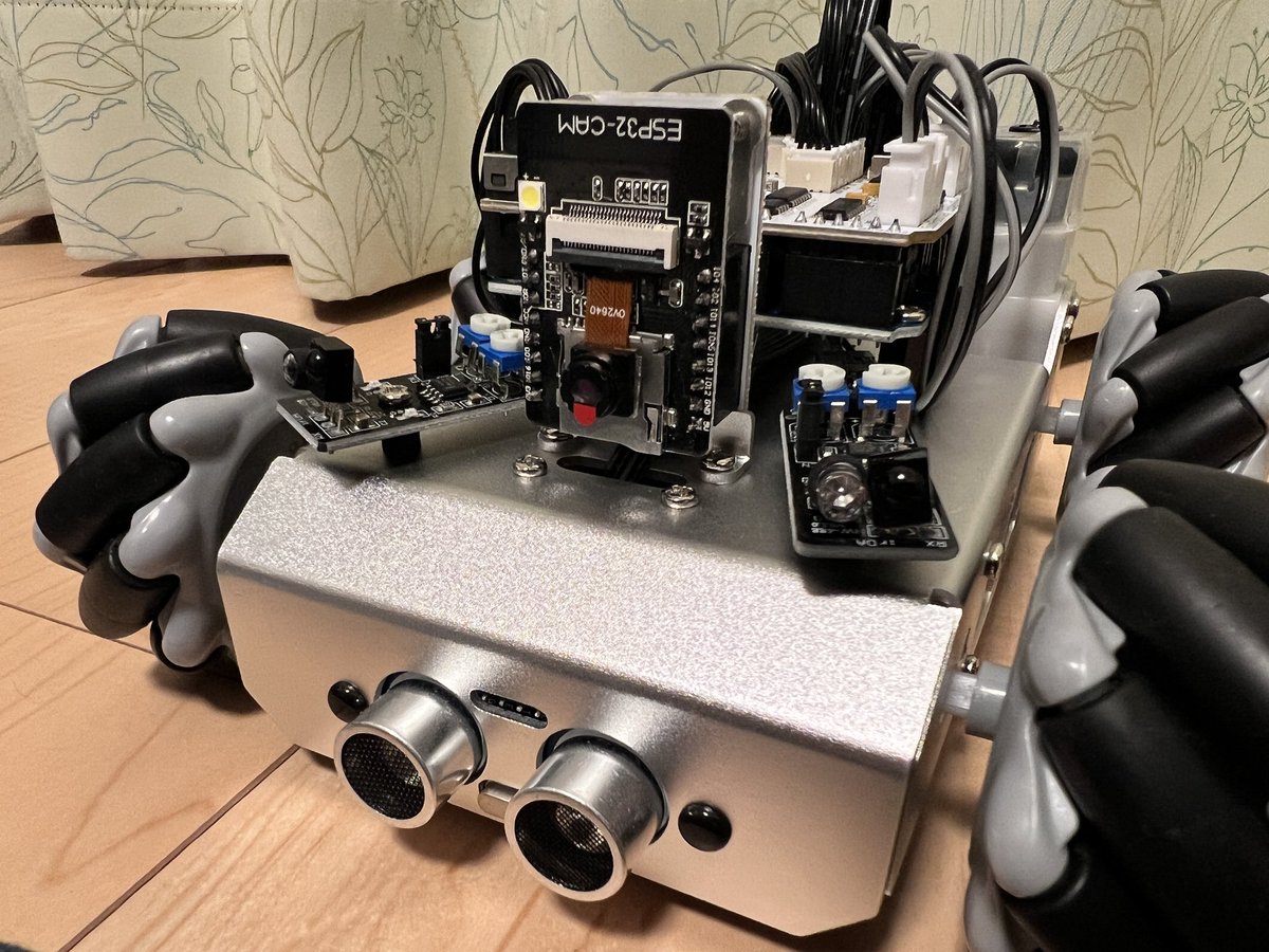 murasametech's tweet image. ESP32-CAMをロボットに搭載すると、低コストで映像伝送が可能になります。
Wi-Fi経由でリアルタイム映像を確認でき、画像認識や遠隔操作にも応用できます。
小型なので省スペースなロボットにも最適です✨ 
#ESP32 #ロボット開発 #Python