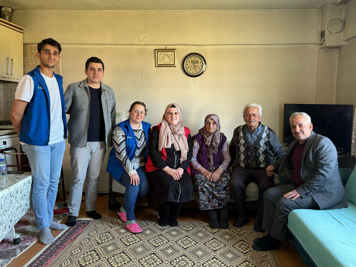 GSB_AlacamGM's tweet photo. #sehitlerhaftası münasebetiyle Şehit https://t.co/kNVG4UyekX Mustafa Alan’ın kıymetli ailesini ziyaret ettik.

Tüm şehitlerimizi rahmet, minnet ve saygıyla anıyoruz 🇹🇷🇹🇷

#GSBGM #AlaçamGM 

@OA_BAK @gencliksporbak @GSBgenclik https://t.co/2EYFgGA9HZ