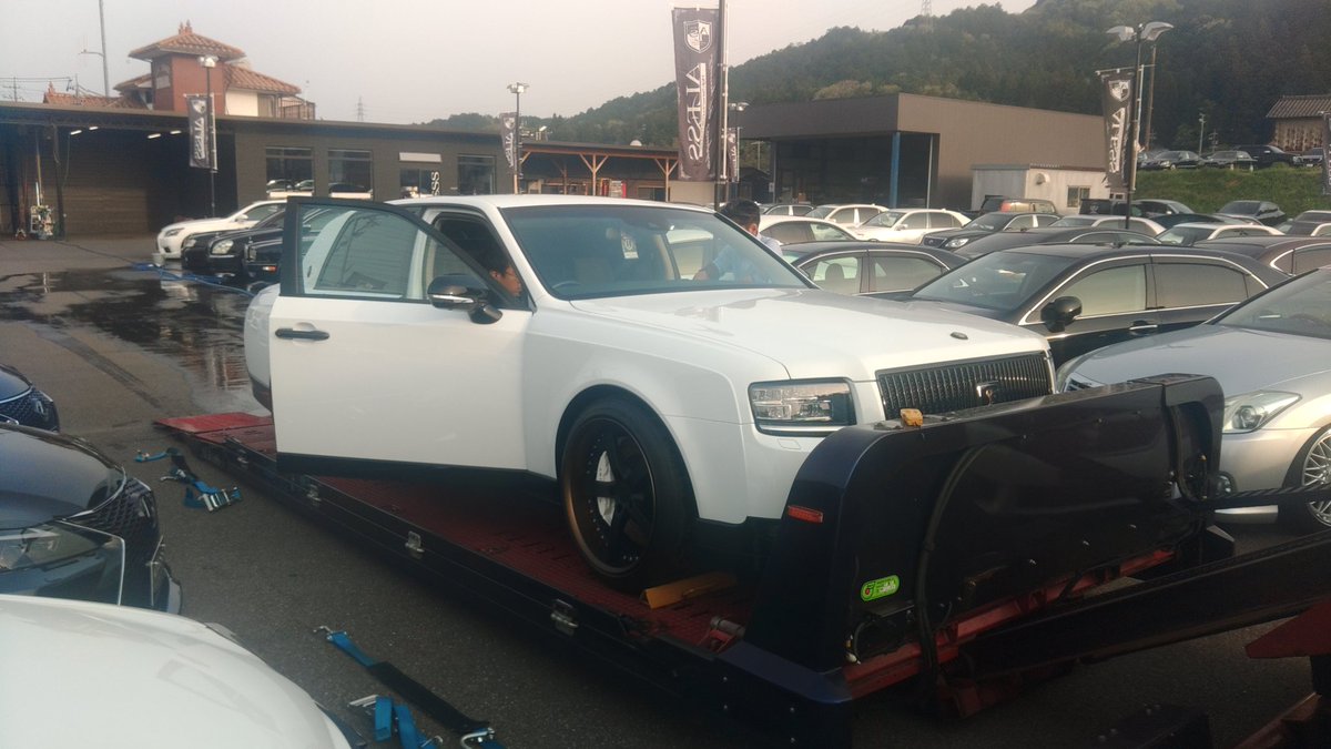 ROZEL_chim's tweet photo. ALESS Century Complete White Label、積載完了！
これより静岡へ向けて出陣します！
明日のモーターファンフェスタ、TAS受賞車両ピットにてお待ちしております。

あの白い鳳凰がサーキットを走る姿が見られるかも？！ https://t.co/bLBy94xjBp