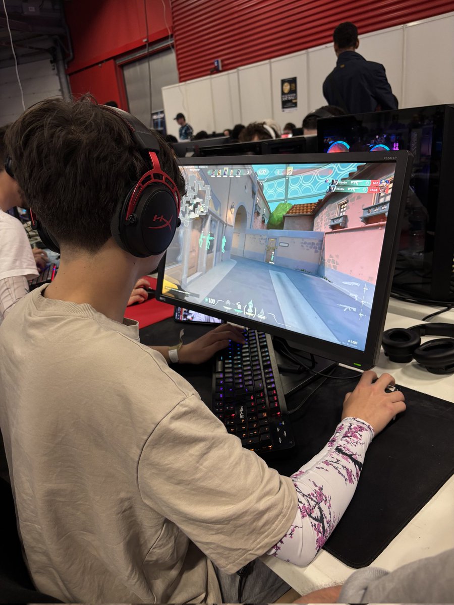 OxalysBunch's tweet photo. Première journée de la Gamers Assembly, ça clique fort chez @Feli_vlr, @TchouuupiVLR et @sayrezzvlr, toute l'équipe est à fond dans le match !

#OxalysWIN ❤️🤍 https://t.co/yal3JJ7d8l