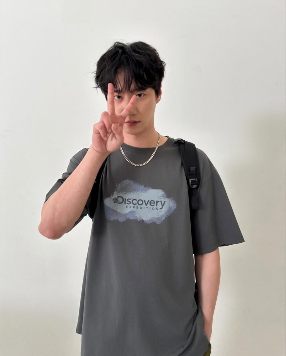 ssswong3's tweet photo. 2025.04.19. Junyoung's ig (1)
https://t.co/orsGSR9A8U

"#Advertisement #Discovery # Freshvent T-shirt"

#이준영 #LEEJUNYOUNG https://t.co/qoHh8w1HCd