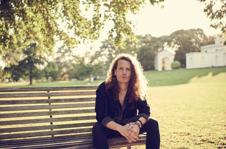 Incredibly lucky and blessed to be working with the insanely talented Jesse Smith who has provided the vocals on our latest Moriarty track - an absolute pleasure to work with you 🙏
“Viva Moriarty”     
.
on.soundcloud.com/zRc8eb1HN5ksmS…
.
.