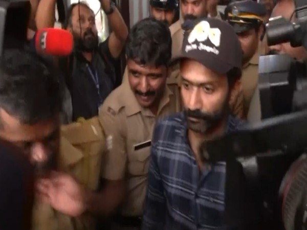 ani_digital's tweet photo. Malayalam actor Shine Tom Chacko arrested for alleged drug use, taken for medical test

Read @ANI Story | https://t.co/PT5q6XupmO

#ShineTomChacko #KeralaPolice #Drugtest https://t.co/wWt2P5mFfU