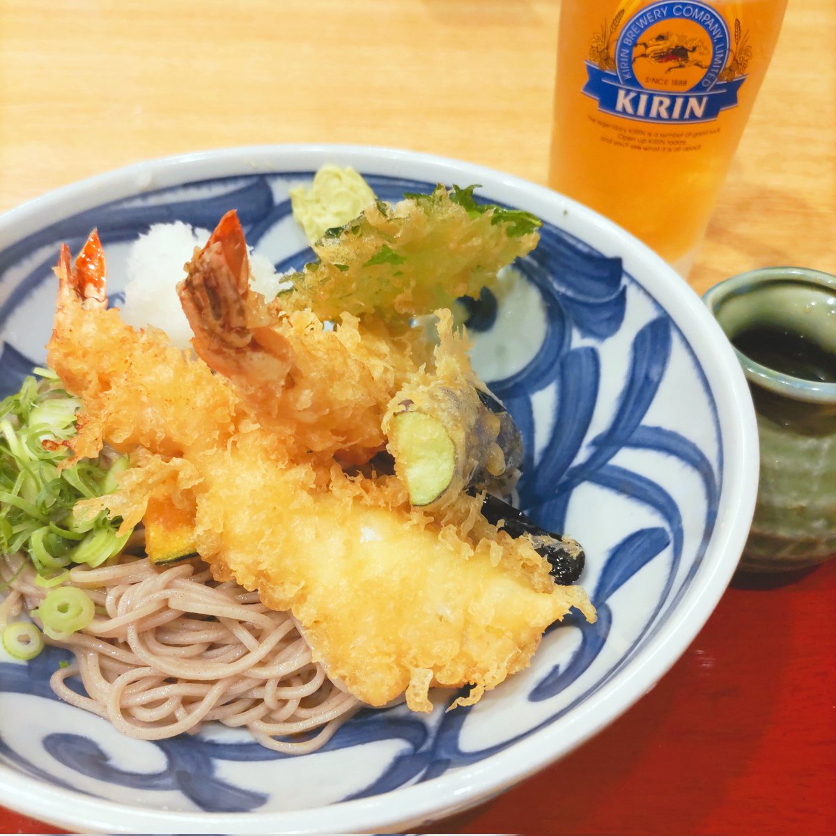 yoppee99's tweet photo. ぶたのほしとコラボしてた平岡さんのラーメン思わず購入🍜極鶏はお取寄してるけどカップ麺はどうかな？楽しみ😆今日のランチはお気に入りの吉野さん(๑´ڡ`๑)
#吉野手打ちうどん
#冷やし天ぷらそば
#かけ醤油ラーメン 
#JapaneseRAMENNoodleLABO
#極鶏
#鶏だく
#ファミマ限定 https://t.co/EIogygYMkm