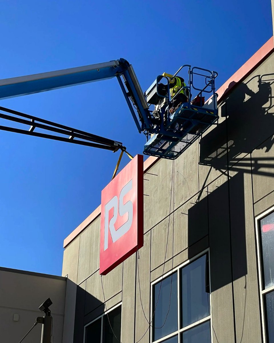 WeAreRSGroup's tweet photo. In 2022, we came together under one powerful identity: RS.
Electrocomponents became RS Group plc, and RS Components became simply RS.
One brand. One purpose. Global impact. 🙌🌍
#WeAreRS https://t.co/NAAiqMZ45r