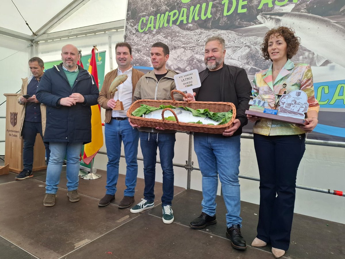 ter4bithi4's tweet photo. El restaurante sidrería de #Oviedo La Finca @LaFinca_agrobar gana en #Cornellana la subasta del #Campanu 2025 por 10.100 €, echado a tierra en #Quinzanas por Javier Bueno @ayto_pravia
#Narcea #Asturias #Carpenastur @AytoSalas
🔎https://t.co/0wmlLPaWlz
🖋️https://t.co/VmxTF8E9p9 https://t.co/NxzszTEqCS