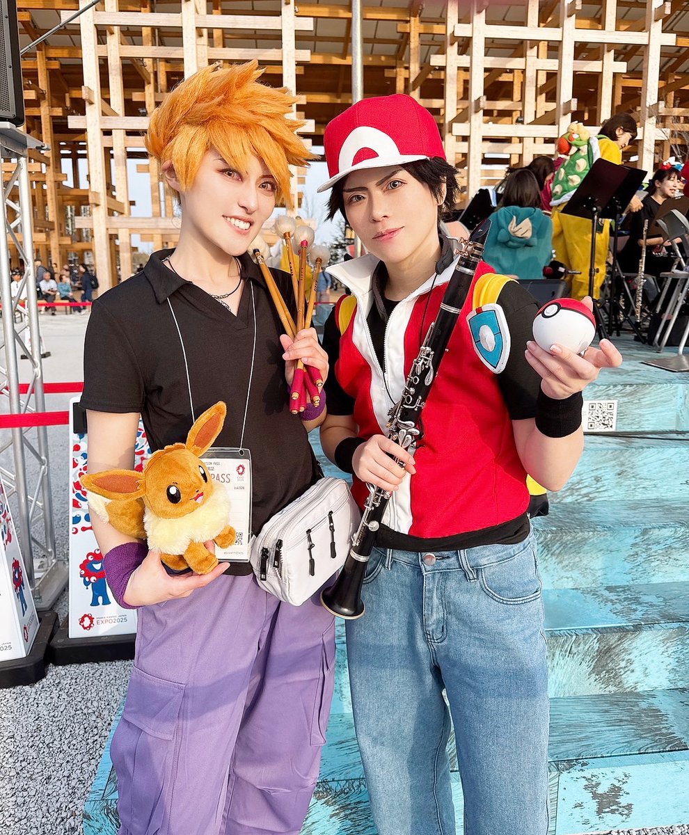 万博演奏お疲れ様でしたー！！
沢山の方が聞いてくださって嬉しくて何より楽しかったですー！！！ありがとうございました〜！！

ポケモンの曲演奏したので、
レッドのコスでグリーン(<a href="/ahn_cafep5/">波音</a> )と！

#大阪万博 
#万博