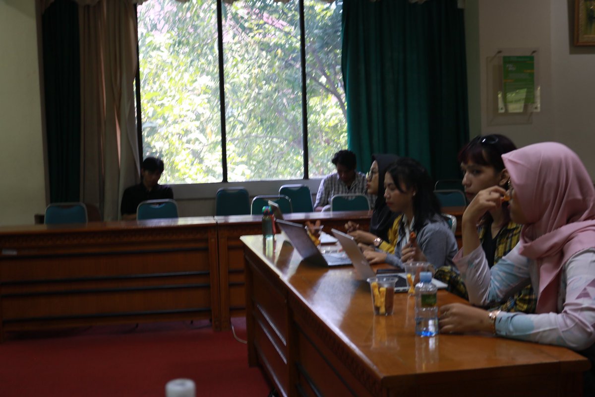 Hello peopleee!

SEA has a lot of agendas these days 🧐, So let's take a sneak peek for this one. This time we will wrap BehindTheSea of AudiSea.

What is AudiSEA? AudiSEA is a platform to show your talent whether it’s singing, dancing, or even drawing.

#AudiSEA #SEAUMY