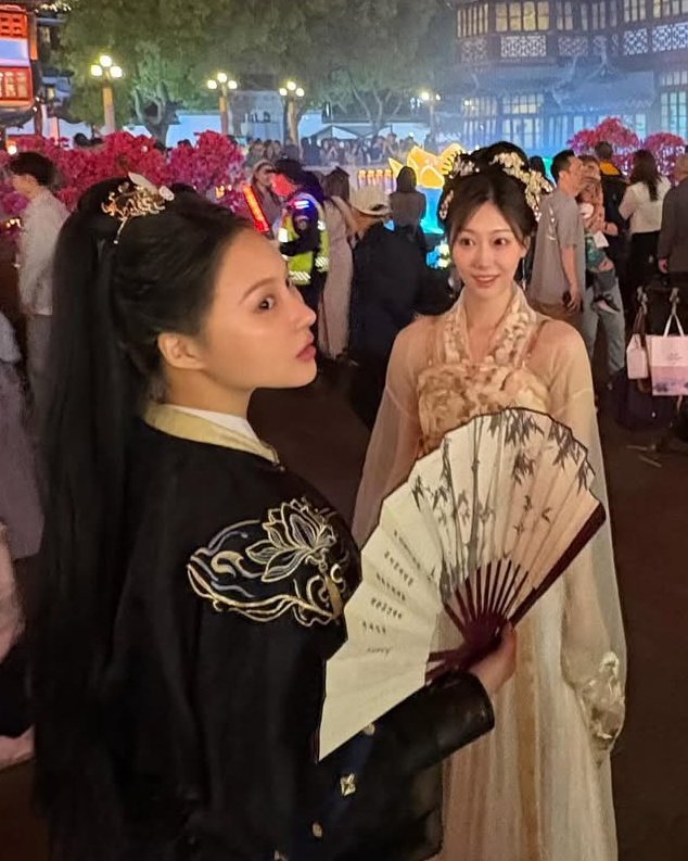 MORE PHOTOS OF SIDONG IN SHANGHAI WEARING TRADITIONAL OUTFITS!!! 🐺🐱