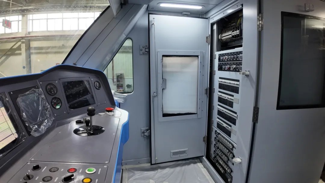 JRUrbaneNetwork's tweet photo. CRRC Puzhen has successfully refurbished the 1st  old Shanghai Metro Line 3 03A01 series trains. The trains were built in as a CSR-Alstom JV in 2001-2004 and now have completely rebuilt interiors, LCD screens and fitted with VOCs in anticipation for resignalling of L3 to CBTC.... https://t.co/qxQLopNkuE