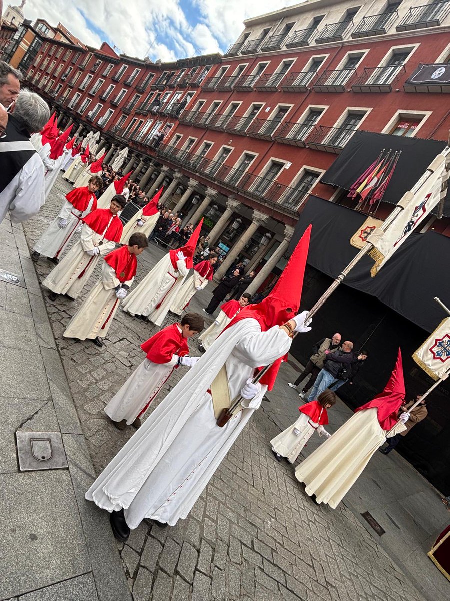 Slovenia in Spain (@sloinesp) on Twitter photo Ayer, Embajador Rupel visitó Valladolid, invitado por el alcalde <a href="/JesusJCarnero/">Jesus Julio Carnero</a>, y conoció de primera mano la Semana Santa vallisoletana.
<a href="/AyuntamientoVLL/">Ayto. de Valladolid</a> Ayer, Embajador Rupel visitó Valladolid, invitado por el alcalde <a href="/JesusJCarnero/">Jesus Julio Carnero</a>, y conoció de primera mano la Semana Santa vallisoletana.
<a href="/AyuntamientoVLL/">Ayto. de Valladolid</a>