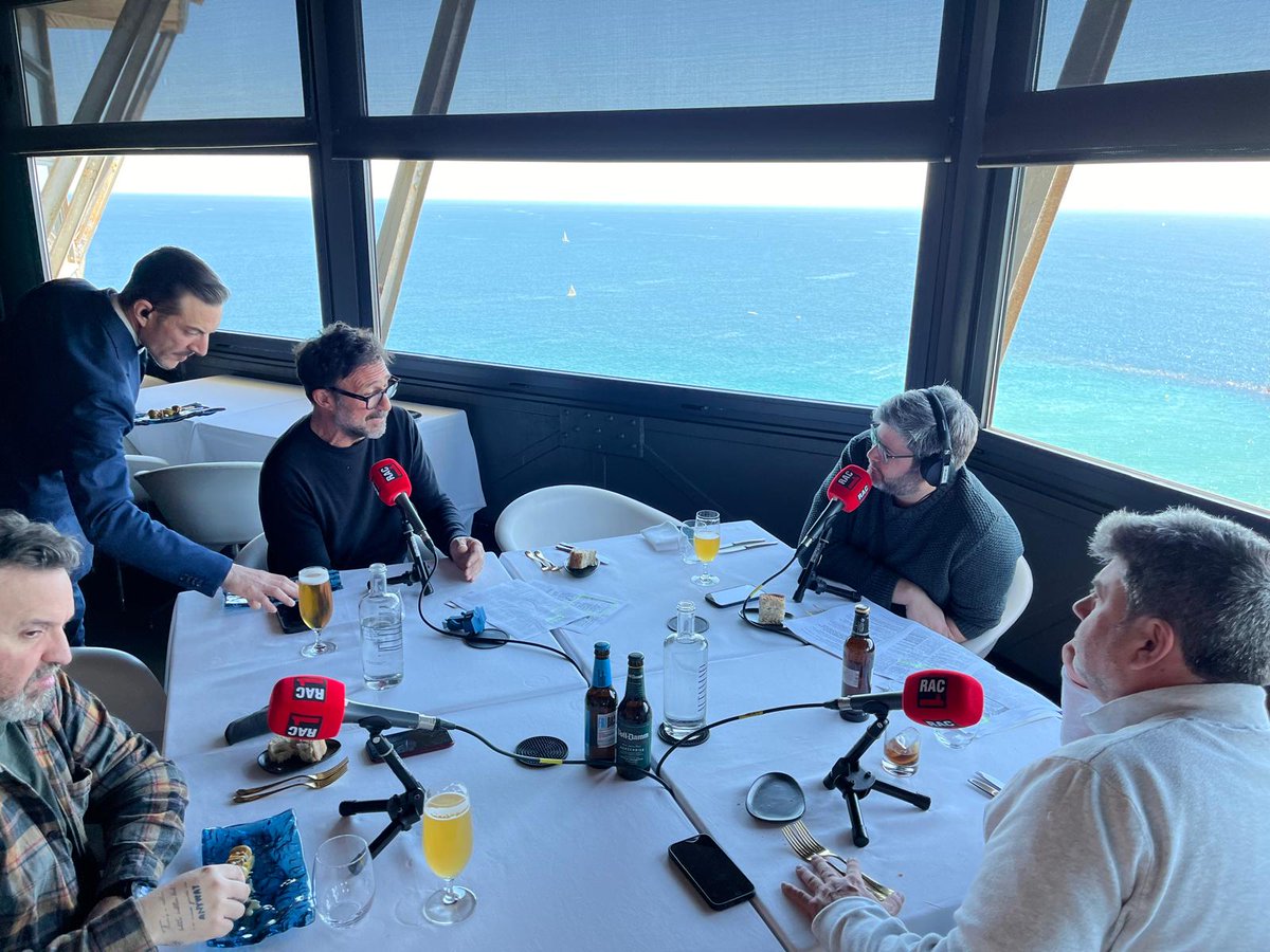 🍲 Aquesta setmana ens hem tornat a reunir al voltant d'una taula per xerrar i menjar: el #PlatEstrella

🧑‍🍳 Avui ens acompanya el xef <a href="/oscarmanresa/">oscar manresa</a>, ara que el restaurant Altamar fa 25 anys.

🔴📻 rac1.cat/directe