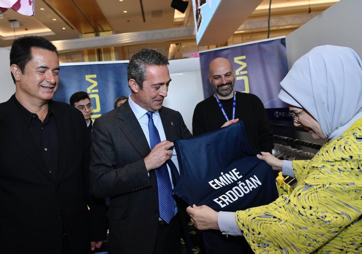 Abi en solcu biziz dimi, en Atatürkçü biziz, son kale biziz dimi abi, Akepe bize karşı dimi abi !!!