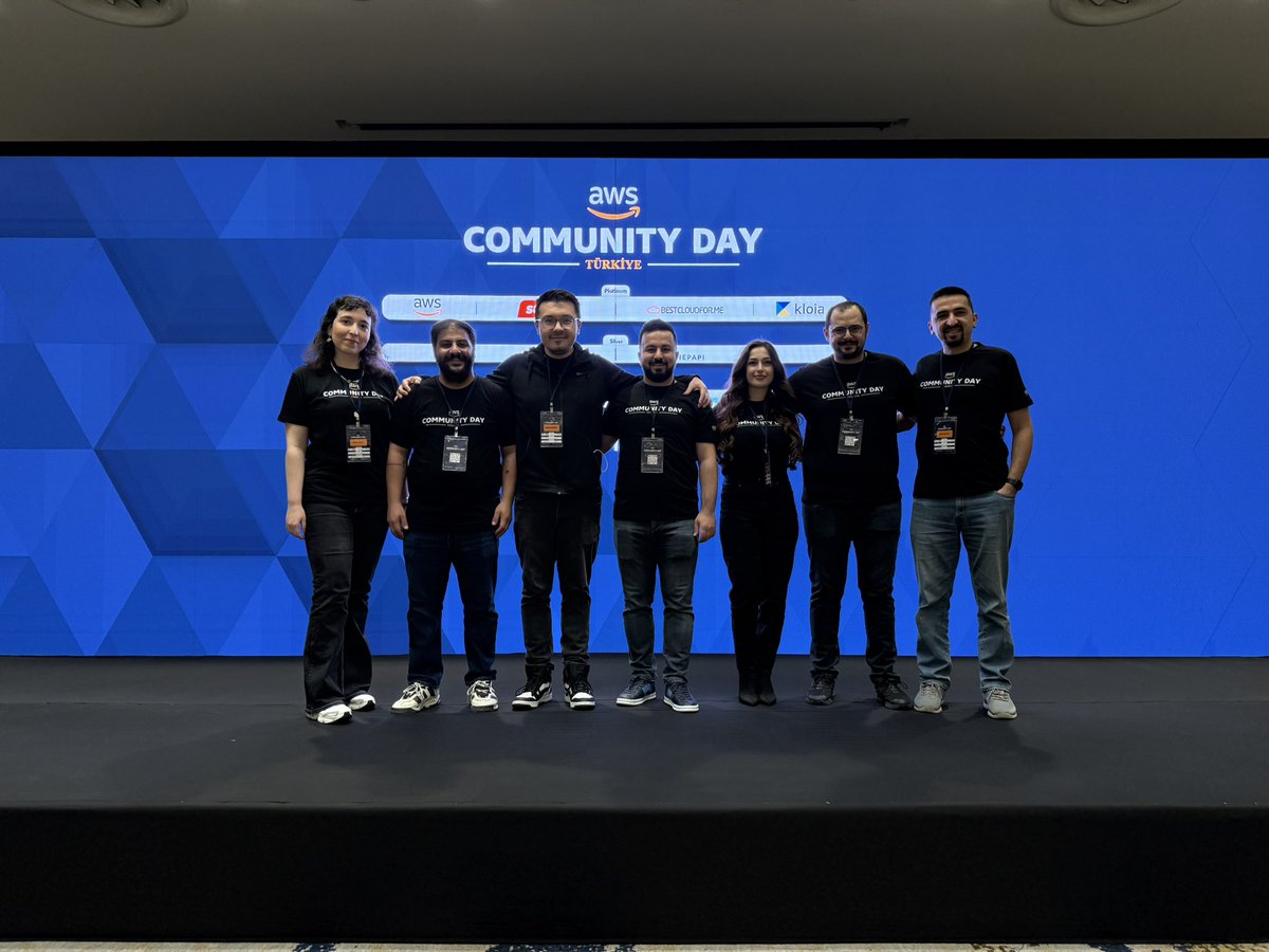 team ❤️💁🏻‍♀️ #AWSCommunityTurkiye2025