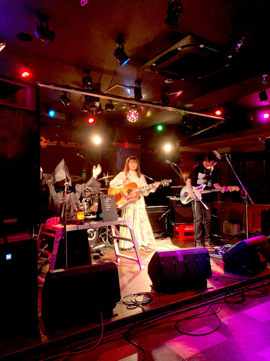 次は新生Oz  何度も聞いてて知ってるはずの曲もアレンジというかアプローチ？が変わるとこんなに違うんだ〜って感覚が面白くかった😊キョウコ美しいな