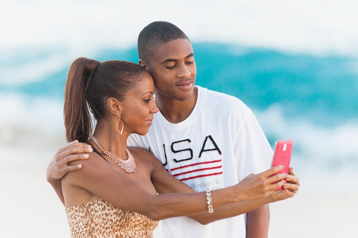bluhue123's tweet image. RFK Jr. calls autism a preventable disease.
Holly Robinson Peete: “Autism is not a disease. It is a developmental disorder, and it is important to get that right."
Raise your ✋if you support Holly and her son RJ Peete who has autism