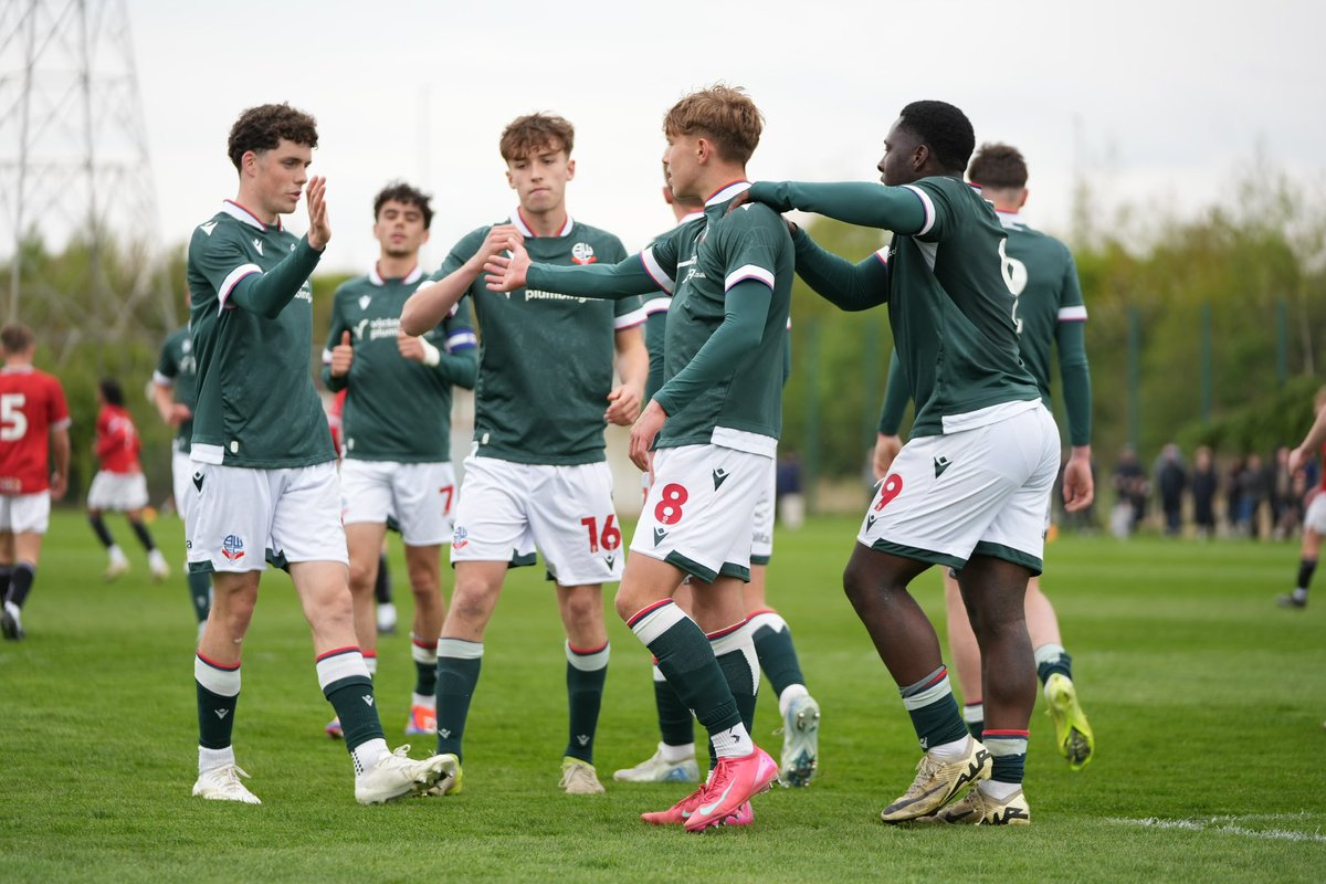BWFCU21's tweet photo. Full-Time: Wanderers gain another three points in the Youth Alliance League to go back to top of the table and remain unbeaten!

Goals from Latrell Lewis (x2), Oliver Smith and Toby Ritchie.

Great work, lads!

[1-4] FT #bwfc https://t.co/BTaQB1oLZt
