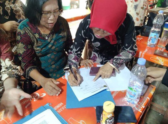 s_nakotomo's tweet photo. Victory belongs to the believers. Everyone will receive the reward for their efforts—no matter where they are in the world.

A revolution is unfolding in Indonesia.
Led by @abnerstindi, a 17-member delegation of “Rumah Pi Nusantara” pioneers officially submitted a formal report to the State Secretariat and the Vice President’s Office of the Republic of Indonesia.

This report includes results from a survey of 1,324 respondents:
80% propose that the Indonesian government purchase 30 million Pi coins.

The documents were signed—including by personnel from the BPSDM Ministry of Home Affairs—and submitted to national authorities.
This is not just a proposal—it’s the foundation of a people-driven vision and a nationwide financial transformation.

Pi is not just a coin—it’s the people’s hope, the future of payments, and the rise of digital sovereignty.
We will not walk alone in this mission.
We stand with all who share this vision—wherever they may be.

The believers have begun to win. Now it’s our turn.
#PiNetwork #PiNusantara #CDLP #PiGlobalAdoption