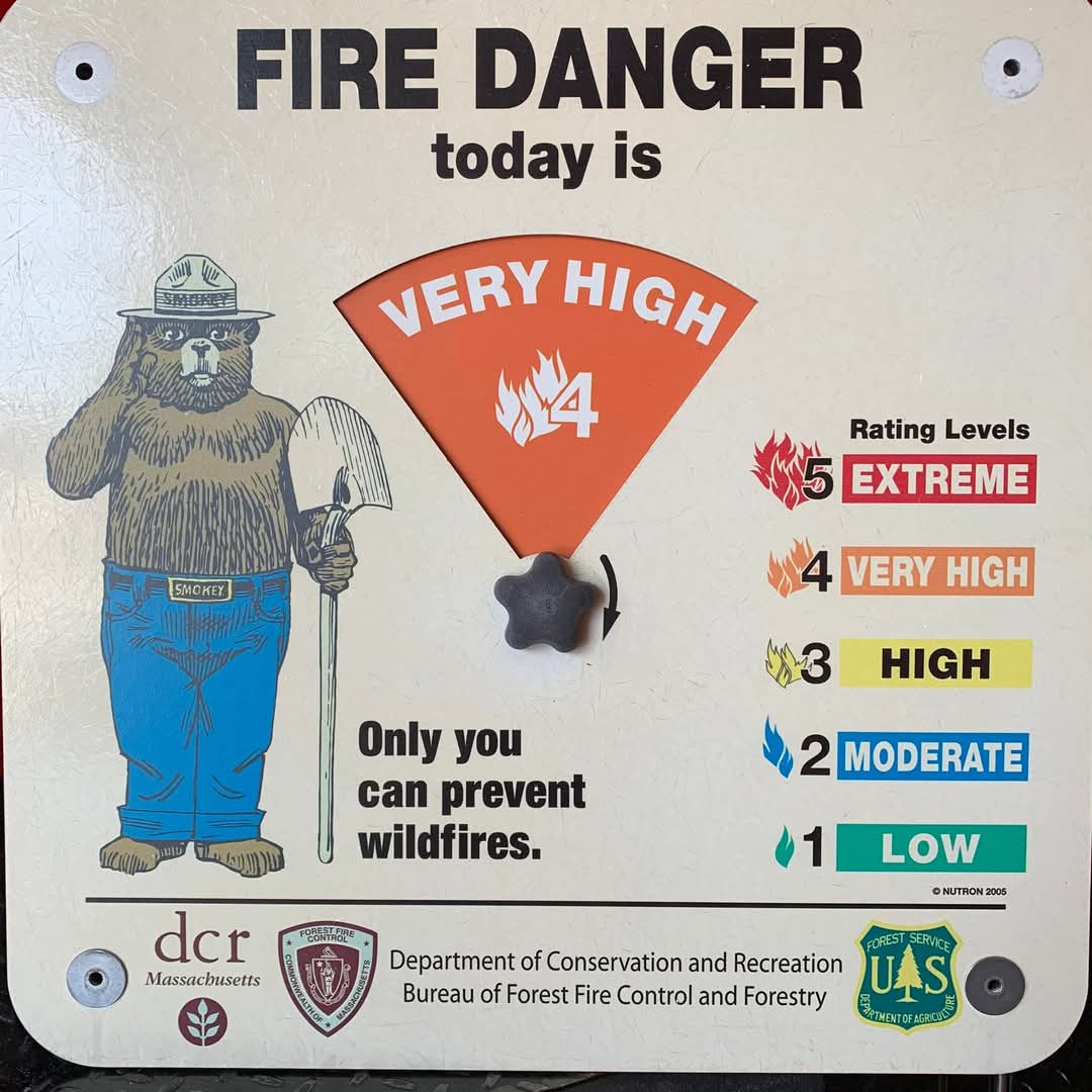 metro_notify's tweet image. Outdoor fires/ burning is NOT Allowed today. Class 4 fire Danger today. Most fire towers will be staffed at 10am today.