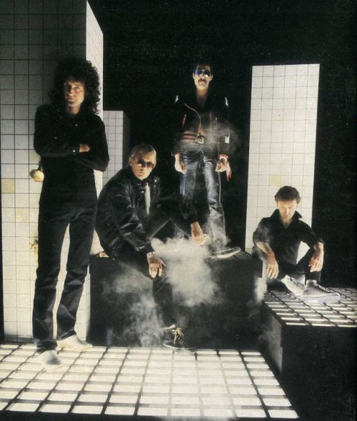 freddiemajestic's tweet photo. happy 43 years of body language! https://t.co/0JdkTxqp2b