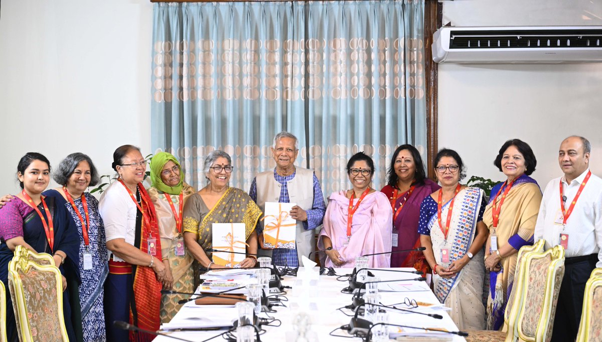 ChiefAdviserGoB's tweet photo. Women’s Affairs Reform Commission submitted its report to Chief Adviser Professor Muhammad Yunus at the State Guest House Jamuna on Saturday. https://t.co/NBvldiqvzd
