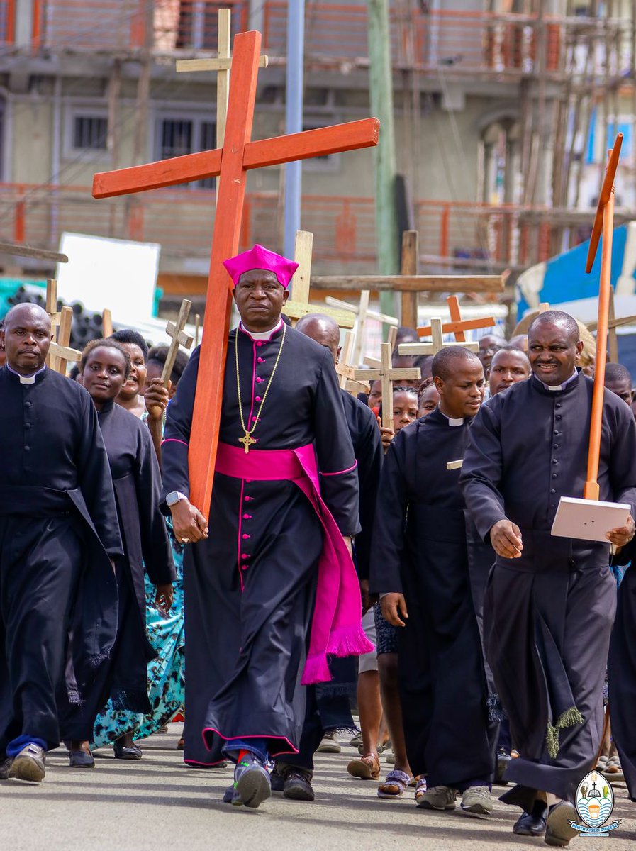 CountryRadio87's tweet photo. As Christians across the world commemorated Good Friday, the Bishop of North Kigezi Diocese, Rt. Rev. Onesimus Asiimwe, reminded believers that the day is meant to honor Jesus Christ’s sacrifice on the cross for the sins of humanity.
📸 NKD #CountryFmUpdates https://t.co/SfHZLkWmJN