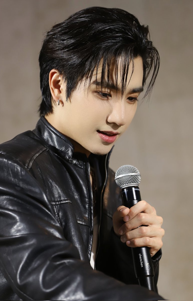 认真的样子最帅啦！
<a href="/perthppe/">PERTHPPE</a>
#KDPPE
 #PerthTanapon
#DrAllySunGrandOpeningxPerth