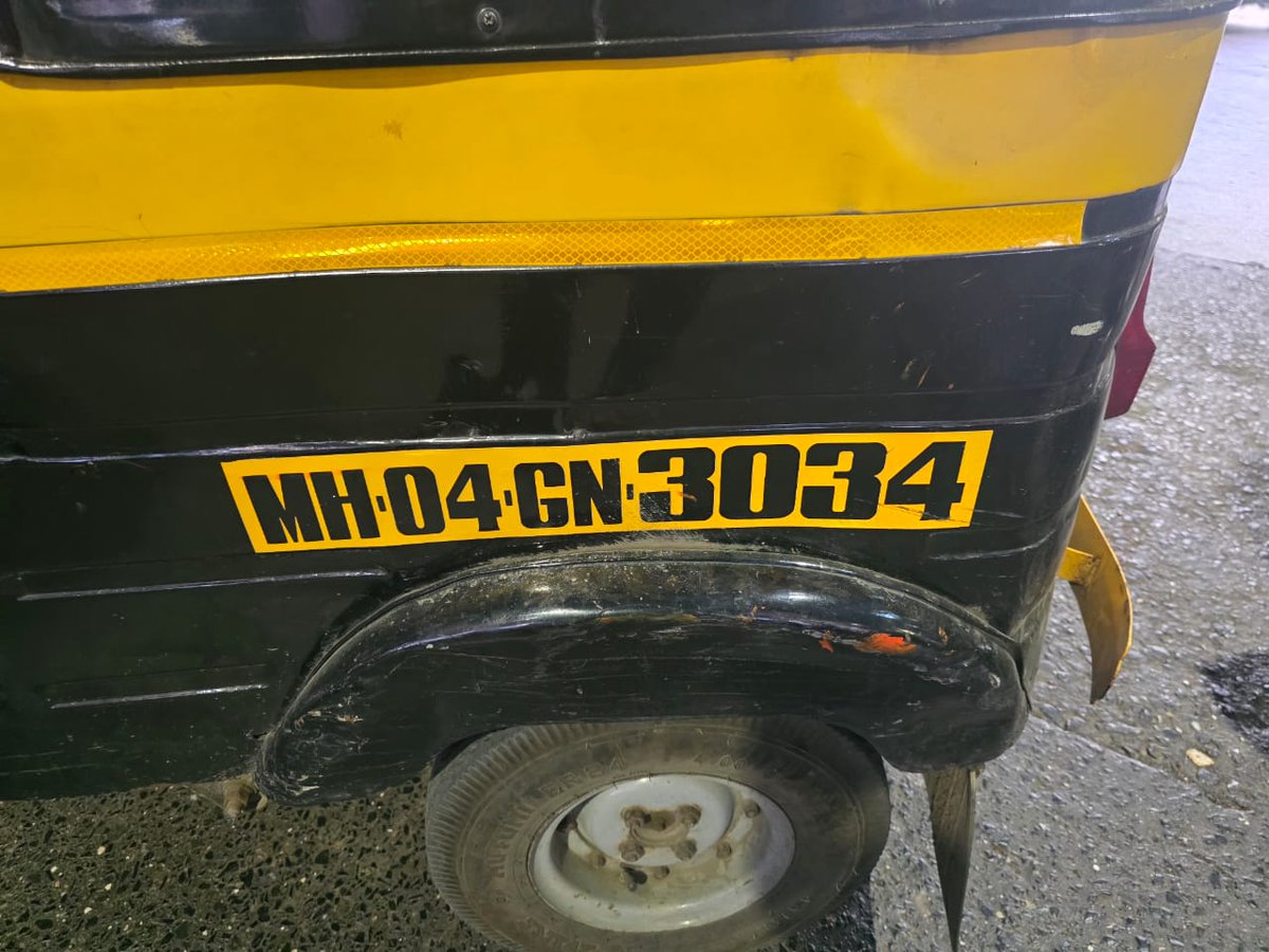 ठाणे स्टेशन बाहेरील मुजोर रिक्षा चालकांवर कार्यवाही करा 
गणवेश,बॅच  न घालता रांगेतून बसणाऱ्या प्रवाशांचे भाडे नाकारत फोटो काढा नाहीतर बॅनर लावा असे सांगणाऱ्या उद्धाम महिला रिक्षा चालकावर कार्यवाही झालीच पाहिजे